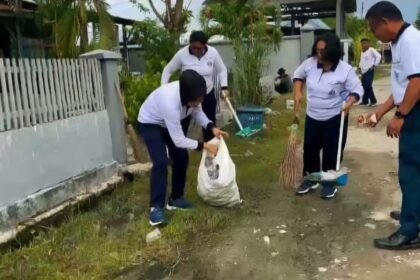 Kebersihan untuk lingkungan sehat di Komplek Lanal Palu, (21/11/2024).
