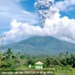 Gunung Lewotobi Laki-Laki di Flores Timur. (PVMBG/HO)