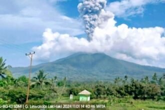 Gunung Lewotobi Laki-Laki di Flores Timur. (PVMBG/HO)