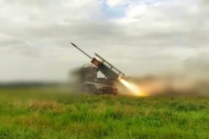 Sistem peluncuran roket ganda (MLRS) BM-21 Grad di Perbatasan Kursk, November 2024. (mw/ho)