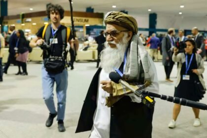 Matiul Haq Khalis, kepala Badan Perlindungan Lingkungan Nasional Afghanistan, menghadiri konferensi perubahan iklim PBB COP29, di Baku, Azerbaijan 13 November 2024 lalu. (rts/ho)