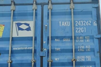 Dua kontainer TANTO dengan nomor TAKU 236907-7 dan TAKU 243262-6 diduga berisi material batu galena. (AI/HO/MP)