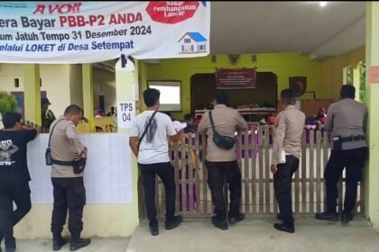 Rapat Pleno PPK Waelata Kabupaten Buru, Maluku, Senin (2/12/2024).