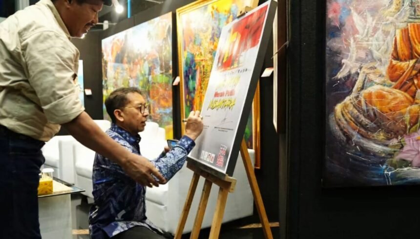 Asosiasi Pelukis Nusantara (ASPEN) menggelar pameran seni lukis bertajuk “Harmoni Merah Putih Nusantara” di Menara Imperium, Jakarta, pada 7-14 Desember 2024. Tampak Menteri Kebudayaan, Fadli Zon, melakukan tandatangan.