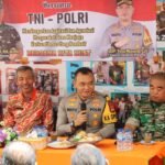 Dalam suatu acara temu warga: Mendengarkan aspirasi dan apresiasi masyarakat guna menjaga harkamtibmas yang kondusif.