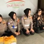 Dalam giat "Jumat Berkah" Polwan Samsat Polres Pinrang.