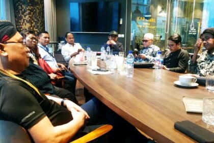 Pimpinan organisasi pers bertemu di Karnaval Cafe, Thamrin City, Jakarta Pusat, pada Sabtu (21/12/2024).