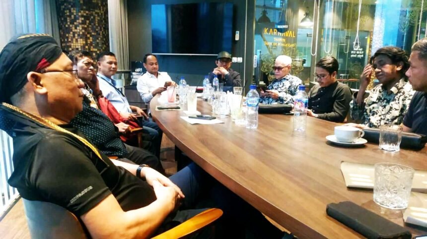 Pimpinan organisasi pers bertemu di Karnaval Cafe, Thamrin City, Jakarta Pusat, pada Sabtu (21/12/2024).