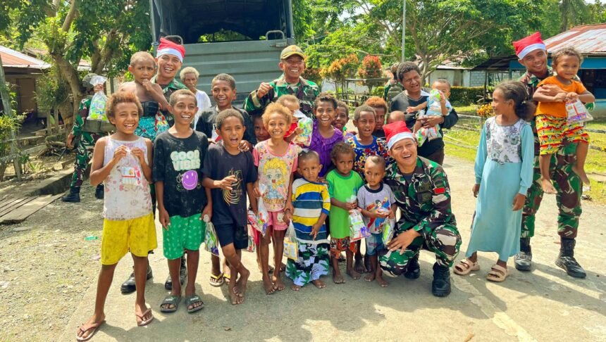 Satgas Yonif 131/BRS tebar kebahagiaan di Kampung Pund, Keerom, (24/12/2024).