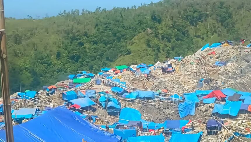 Lokasi tambang emas ilegal Gunung Botak, Kabupaten Buru, Maluku.