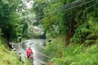 Longsor di Kampung Cibogo, Sukabumi, (4/12/2024).