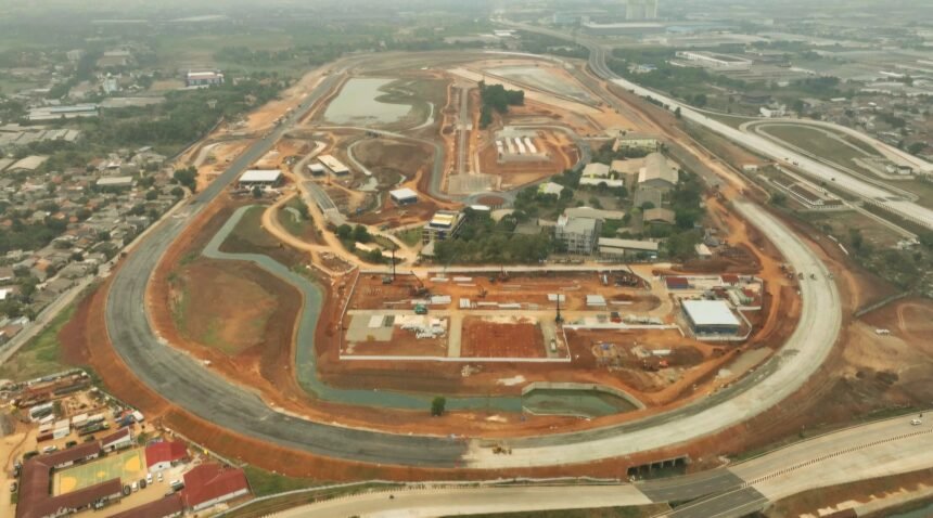 Hakaaston genjot proyek pengaspalan di proving ground Bekasi, (2024). (HK/HKA/HO)