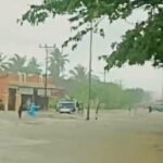 Jalan poros Makassar-Parepare terendam banjir, Sabtu (21/12/2024). (@nasrulrustan22/ho)