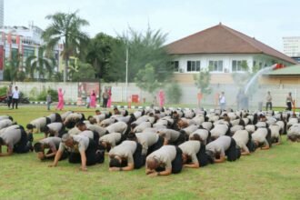 Ratusan personel Polres Metro Tangerang Kota naik pangkat yang digelar pada Selasa (31/12/2024) di Lapangan Mapolres, Jalan Perintis Kemerdekaan, Kelurahan Babakan, Kecamatan Tangerang, Kota Tangerang, Banten.