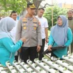 Polres Metro Tangerang Kota gandeng Kelompok Wanita Tani (KWT) terkait ketahanan pangan, (8/1/2025). 