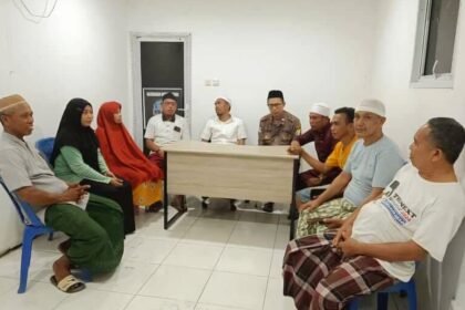 Bhabinkamtibmas Pulau Kodingareng aktif sambangi warga. (bara)