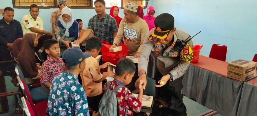 Kapolres Palopo beri makanan bergizi gratis di SLBN 1 Palopo, (9/1/2025).