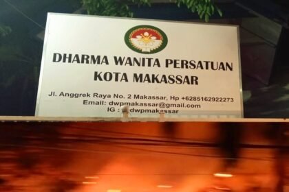 Kantor Disdik Makassar dilanda kebakaran pada dini hari (11/1/2025). (foto/kolase/arifin/ho)