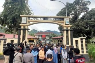 Alliance For Justice gelar aksi di depan Polres Enrekang, (23/1/2025).