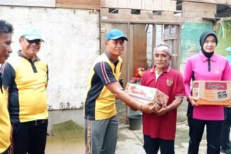 Kapolres Palopo sambangi warga Kelurahan Temmalebba, Kecamatan Bara yang terdampak angin puting beliung, (24/1/2025).