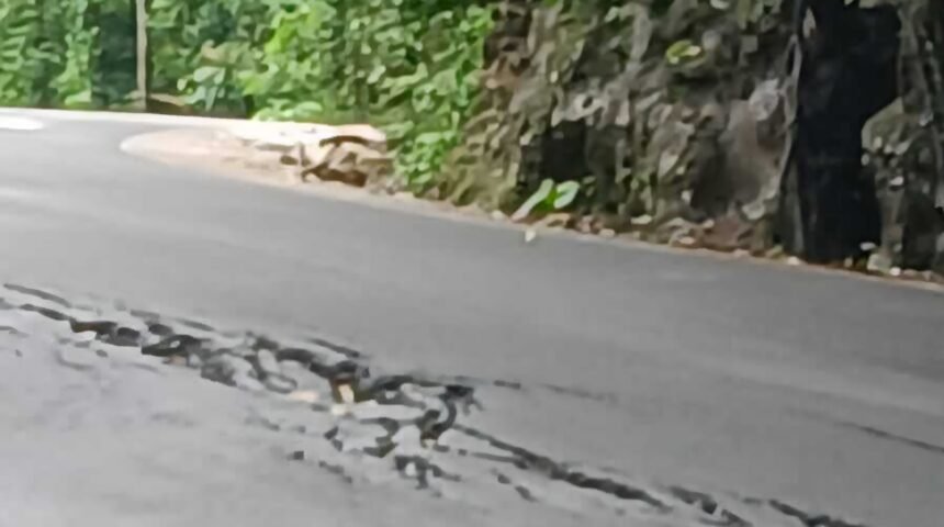 Jalan layang poros Maros-Bone rusak, (25/1/2025).