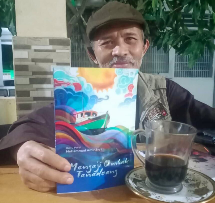 Muhammad Amir Jaya terbitkan buku puisinya "Mengaji Ombak Tanadoang," (26/1/2025). (Ist.)