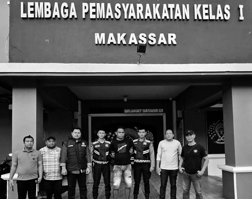 Tim tangkap buron (TABUR) Cabang Kejaksaan Negeri (Cabjari) Pelabuhan Makassar amankan DPO Kasus perdagangan orang, (27/1/2025).