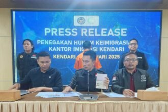 Kantor Imigrasi Kendari telah melakukan deportasi terhadap seorang Warga Negara Asing (WNA) asal China berinisial LY (41 tahun).