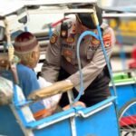 Satuan Samapta (Satsamapta) Polres Pelabuhan Makassar menggelar patroli sambil berbagi bantuan sosial kepada warga kurang mampu.