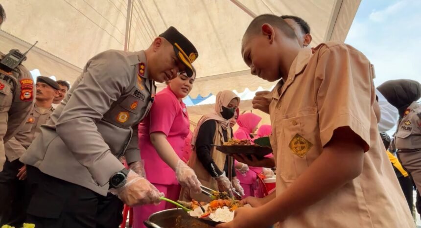 Polres Pelabuhan Makassar menunjukkan komitmen melalui program Makan Bergizi Gratis (MBG), (30/1/2025).