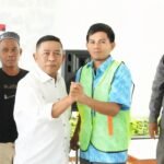 Pelindo bagikan 1.000 rompi untuk sopir JPT dalam rangka peringatan Bulan K3 Nasional 2025, bertempat di Kantor TPK New Makassar, (31/1/2025). 