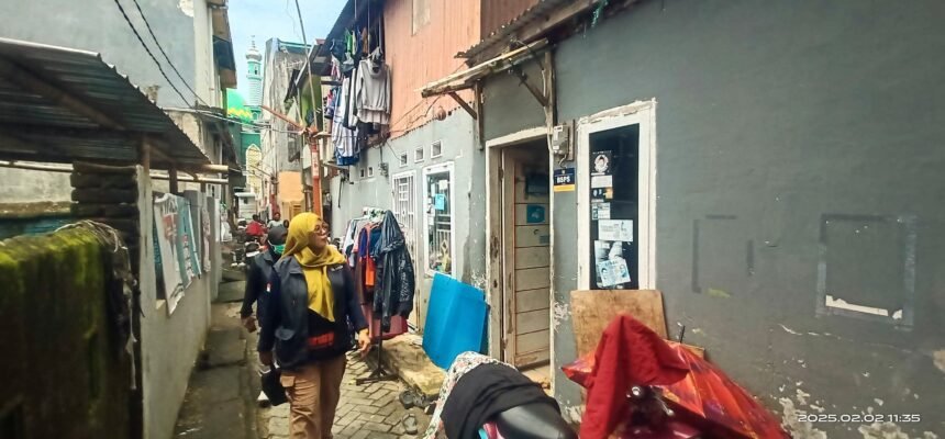 SSK Sulsel dan UPT PPPA Makassar kunjungi rumah korban di Bontoala, (2/2/2025). (R35/HO)