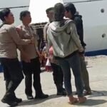 Insiden terjadi di Pelabuhan Makassar antara petugas Polsek Soeta Polres Pelabuhan dan pedagang asongan, (5/2/2025). (ss/pl/ho)