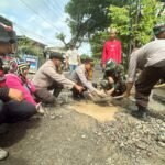 Jalan berlubang di Gowa, (8/2/2025).