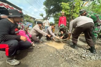 Jalan berlubang di Gowa, (8/2/2025).