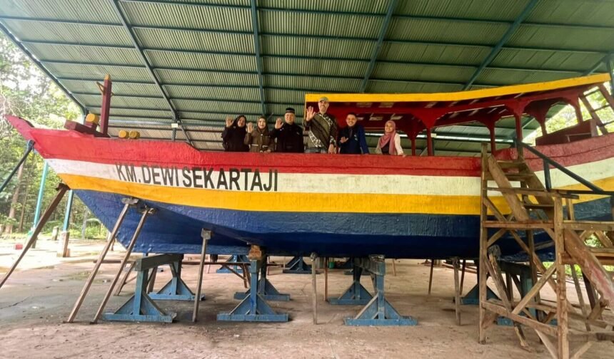 Ketua Umum Persatuan Pewarta Warga Indonesia (PPWI), Wilson Lalengke, S.Pd, M.Sc, MA, melakukan kunjungan kerja ke Pondok Pesantren Al-Zaitun, Indramayu, pada 7-8 Februari 2025.