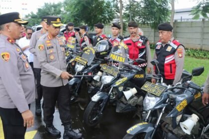 Polres Metro Tangerang Kota periksa armada patroli, (11/2/2025). 