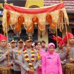 Kunjungan kerja Irjen Pol. Yudhiawan bersama Ny. Yunita Yudhiawan dan sejumlah pejabat utama Polda Sulsel ke Polres Pelabuhan Makassar. (bm)