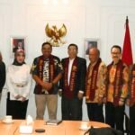 Sekretaris Jenderal Kementerian Komunikasi dan Digital (KOMDIGI) RI, Dr. Ir. Ismail, M.T., dalam pertemuan dengan jajaran Dewan Pimpinan Nasional PERATIN di kantor KOMDIGI, Jakarta Pusat, Februari 2025.