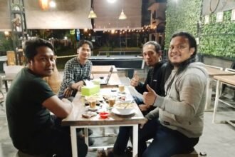 Diskusi santai bersama sejumlah jurnalis di sebuah warkop di Kota Makassar,(17/2/2025). 