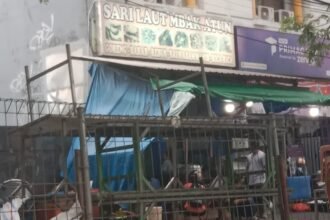 Limbah warung makan dikeluhkan warga di Jalan Ujung Pandang Makassar, (19/2/2025).