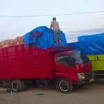 Penahanan empat truk bermuatan kapur dan karbon pada 2 Februari 2025 di Pelabuhan Feri Namlea.