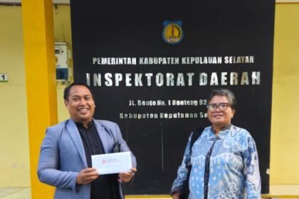 Kuasa hukum kepala desa Bonea Kepulauan Selayar, Ratna Kahali bersama Muhammad Sirul Haq, SH, telah mengajukan surat resmi kepada Inspektorat dan Bupati Kepulauan Selayar, (24/2/2025). 