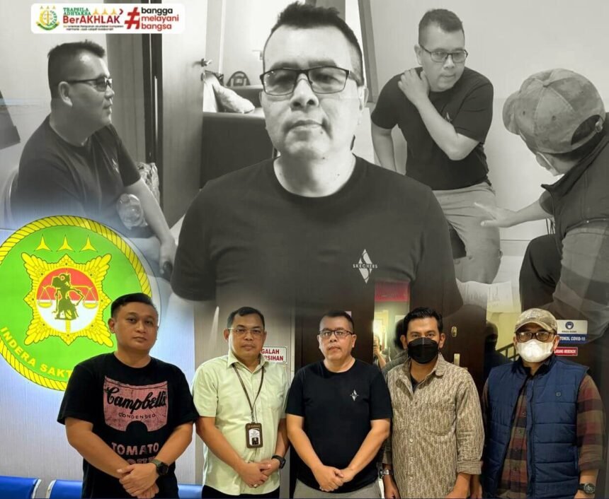 Tim Gabungan Satgas Siri berhasil menangkap buronan Kejaksaan Negeri Surabaya, 25 Februari 2025, sekitar pukul 13.40 WIB, di kawasan Galaxy Bumi Permai, Sukolilo, Surabaya, Jawa Timur.