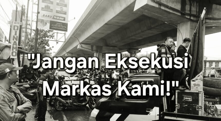 Ratusan massa dari gabungan berbagai ormas menggelar aksi unjuk rasa di Makassar, Selasa (11/2/2025).