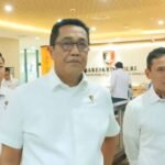 Direktur Tindak Pidana Umum (Dirtipidum) Bareskrim Polri Brigjen Pol. Djuhandhani Rahardjo Puro (tengah) memberikan keterangan kepada awak media di Gedung Bareskrim Polri, Jakarta, Selasa (18/2/2025).