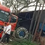 Sebuah truk tangki BBM Pertamina PT Elnusa dengan nomor polisi BK 8112 FO diduga melakukan praktik ilegal “kencing BBM” di kawasan Jalan Medan-Binjai KM 16, Sei Semayang, Kecamatan Sunggal, Kabupaten Deli Serdang, pada Sabtu (1/3/2025) pukul 11.15 WIB. (tim)