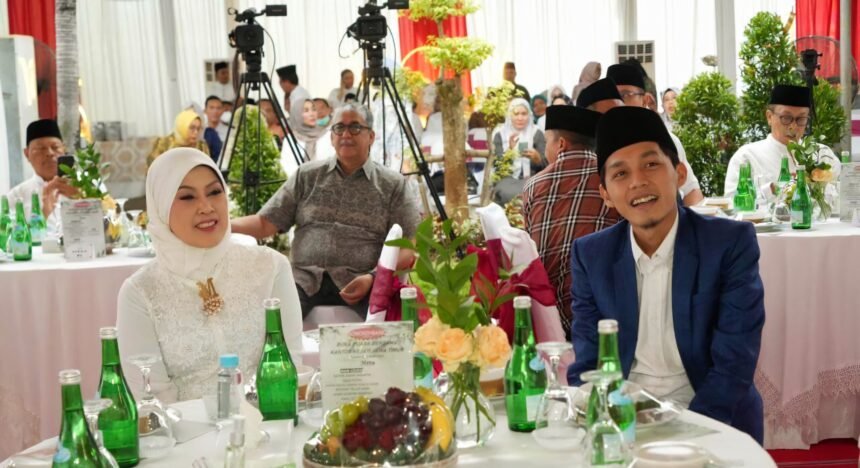 Acara buka puasa bersama menyambut bulan suci Ramadhan 1446 H di halaman Kantor Kejaksaan Tinggi Jawa Timur (Kejati Jatim) pada Selasa sore lalu, 4 Maret 2025.