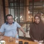 Foto: Ketua LSM Gempa, Amiruddin Karaeng Tinggi, SH., bersama dengan Kepala Sekolah SMP Negeri 22 Makassar, Dr. Hj. Salmah, M.Pd., mengklarifikasi persoalan viralnya pemberitaan terkait dugaan pungli SMP 22 Makassar, (8/3/2025).