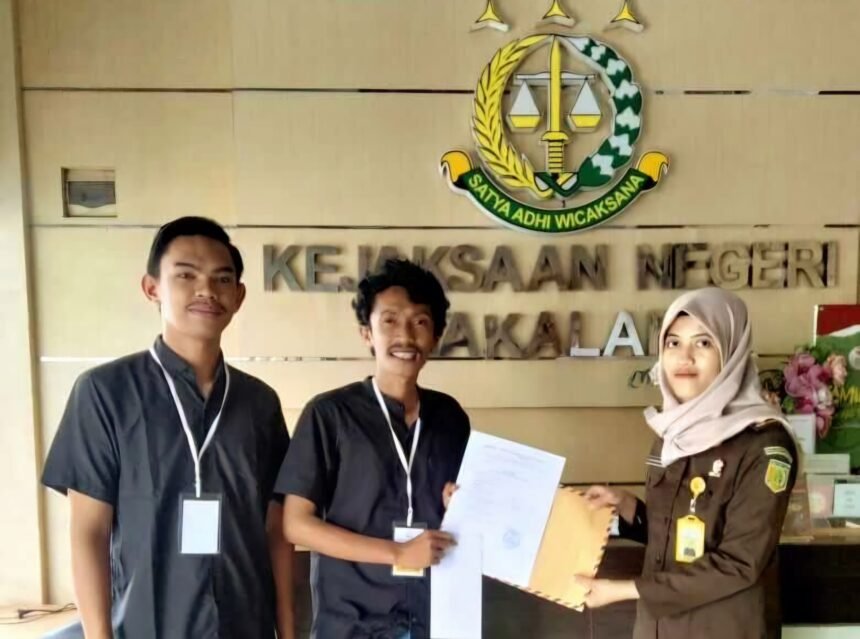 AMTPK melaporkan dugaan korupsi proyek irigasi P3A-TGAI di Takalar ke Kejari, (10/3/2025).